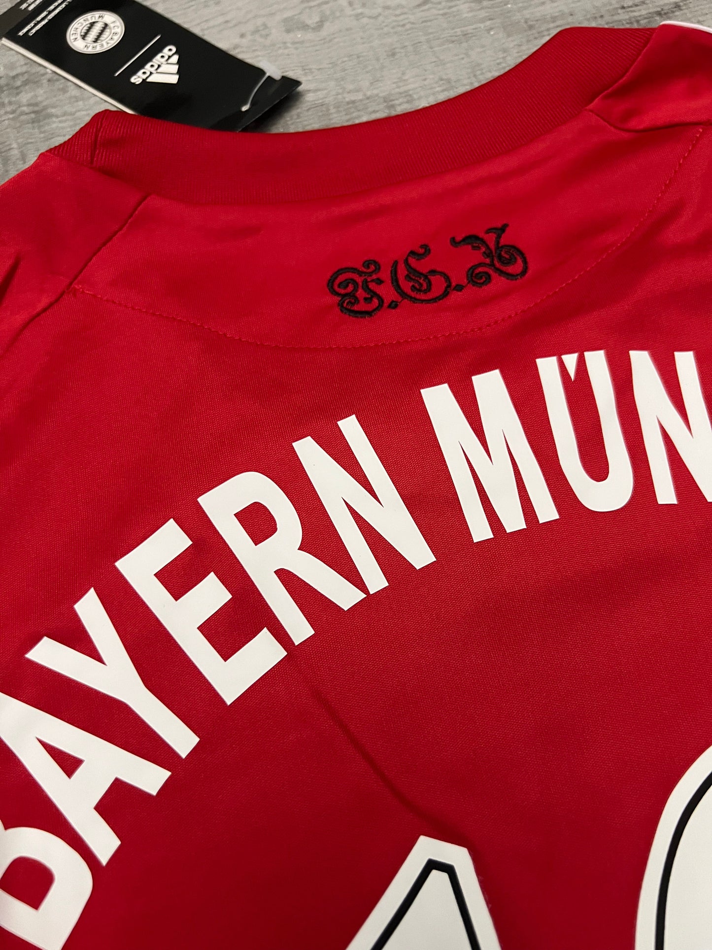 2010-11 - BAYERN MÜNCHEN THUIS | RETRO